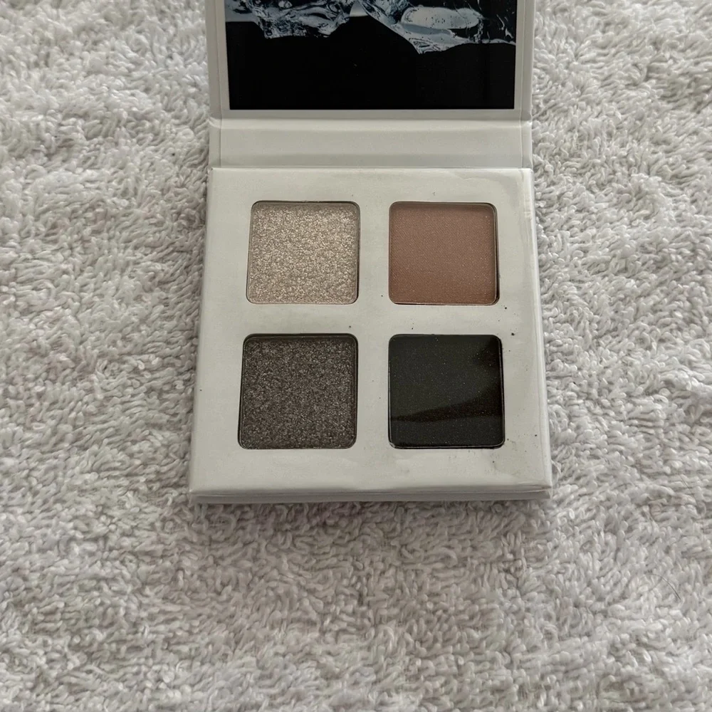 BH Cosmetics Iceland Quad Brand new with plastic still attached. No Box. - Picture 4 of 8
